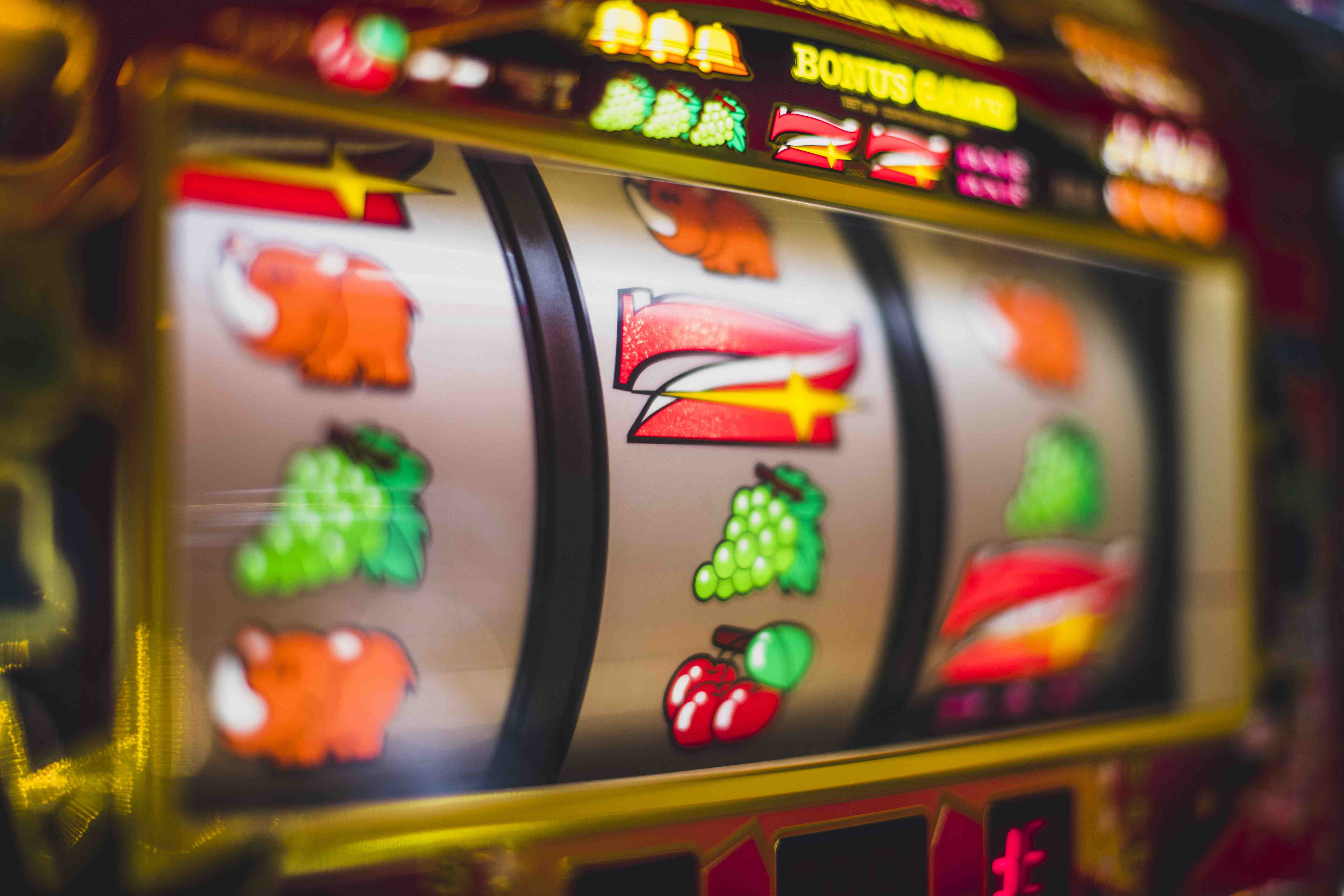 3d77 video slot bonus round with multipliers and free spins feature